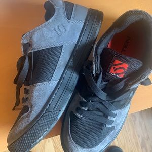 US Size 10.5 Men FiveTen Freerider MTB shoes